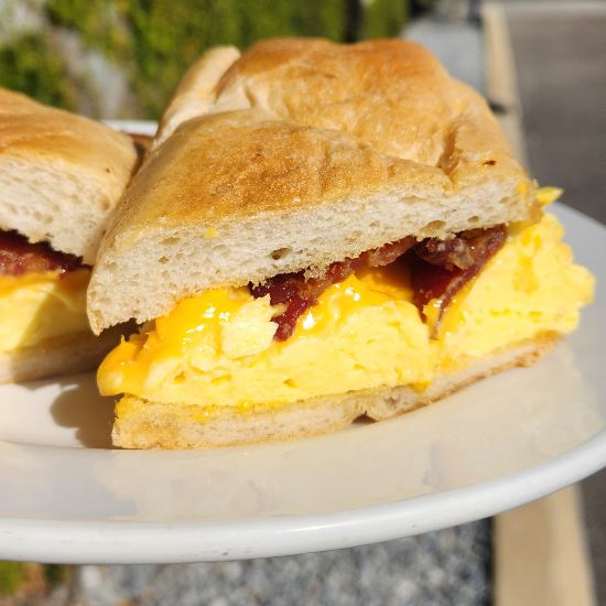 Bacon, Egg & Cheese Breakfast Sandwiches